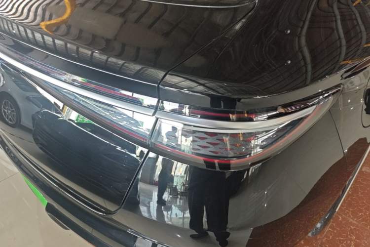 Used BYD Seal 2023 DM-i 1.5T 121km Prestige Model Right Rear Taillight