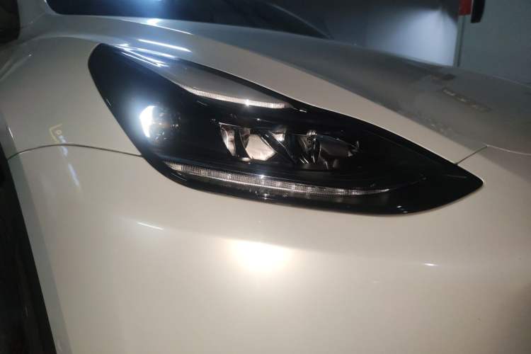 Used Tesla Model Y 2023 Rear-Wheel-Drive Version Right Front Headlight