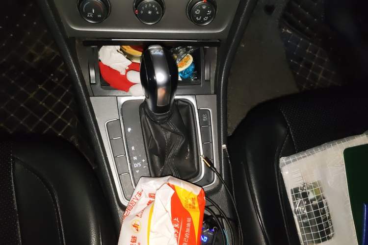 Used Volkswagen Golf 2015 1.4TSI Automatic Comfort Model Gear Lever