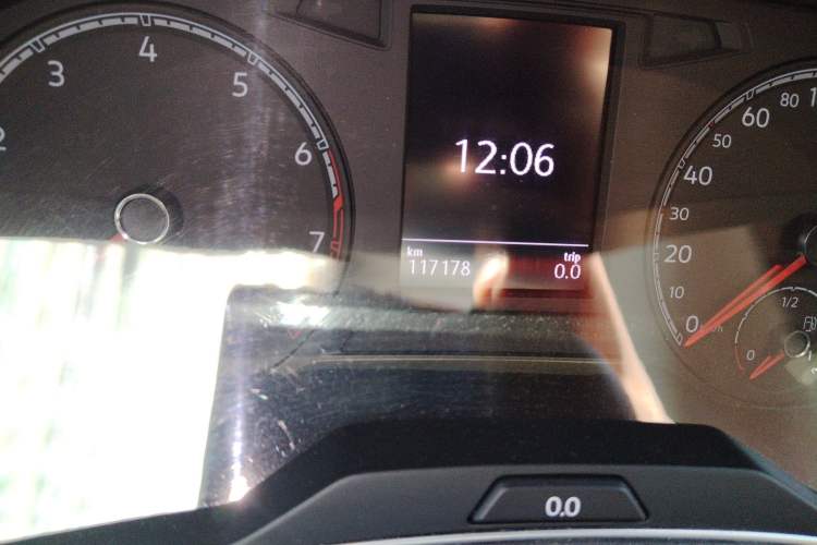 Used Volkswagen T-ROC 2019 230TSI DSG Two-Wheel-Drive Advanced Version China VI Standard Odometer Close Up