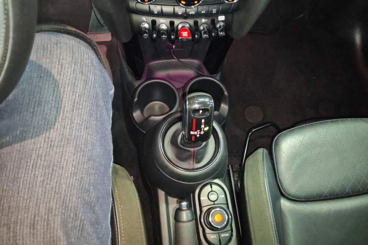 Used MINI 2019 2.0T COOPER S Classic Edition Gear Lever