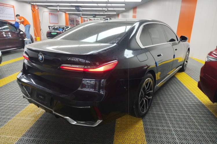 Used BMW 7 Series 2023 735Li M Sport Package Rear Right 45 Deg