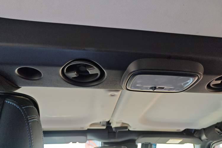 Used BAIC Off-Road BJ40 2019 2.3T Automatic Four-Wheel Drive Urban Hunter Edition Premium Model China VI Emission Standard Headliner