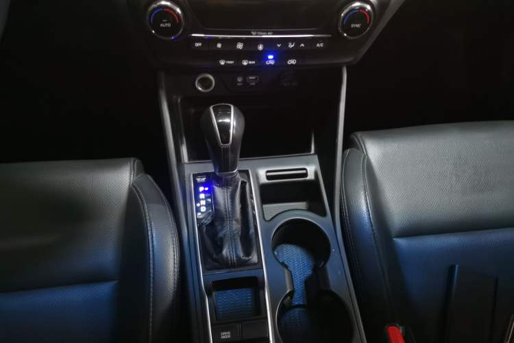 Used Hyundai Tucson 2015 1.6T Dual-Clutch Two-Wheel-Drive Smart Model Gear Lever