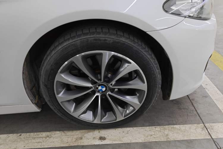 Used BMW 5 Series 2017 525Li Leading Model Right Front Wheel Hub