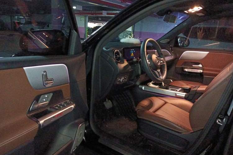 Used Mercedes-Benz GLB 2023 GLB 200 Dynamic Edition Driver Seat