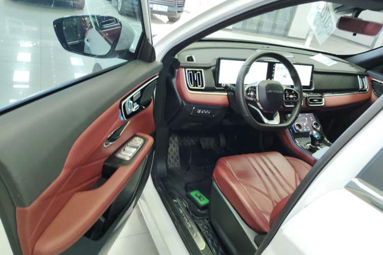 Used JETOUR X70 PLUS 2025 1.5T Luxury Dynamic Edition 5 Seats

