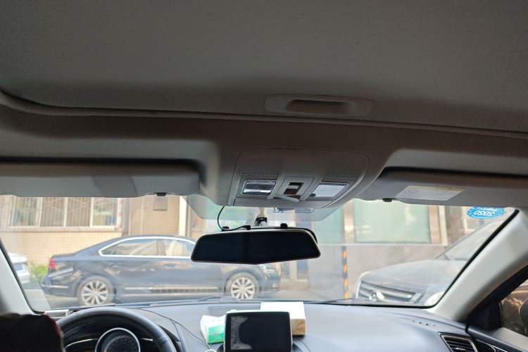 Used Mazda 3 Axela 2016 Sedan 1.5L Automatic Luxury Model