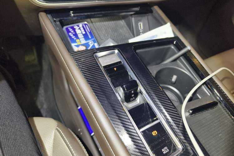 Used Volkswagen Viloran 2022 330TSI Luxury Edition Gear Lever