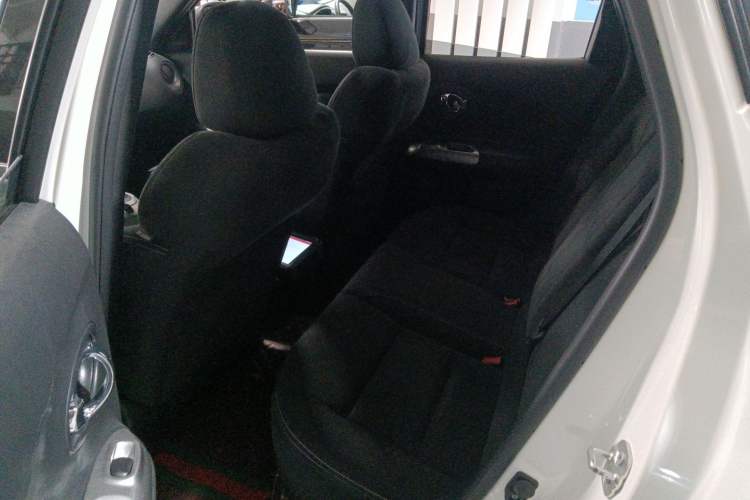 Used Infiniti ESQ 2014 1.6L Spontaneous Edition