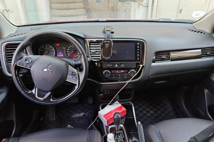 Used Mitsubishi Outlander 2017 2.0L Two-Wheel Drive Glory Edition 5 Seats