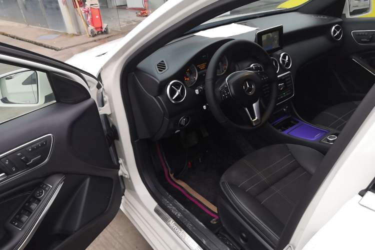 Used Mercedes-Benz A-Class 2015 A 200 Fashion Model
