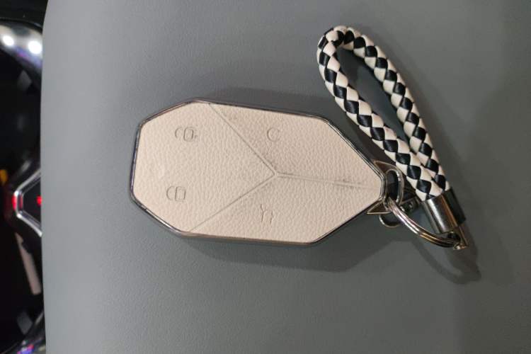 Used Formula Leopard Leopard 5 2023 Navigator Edition
