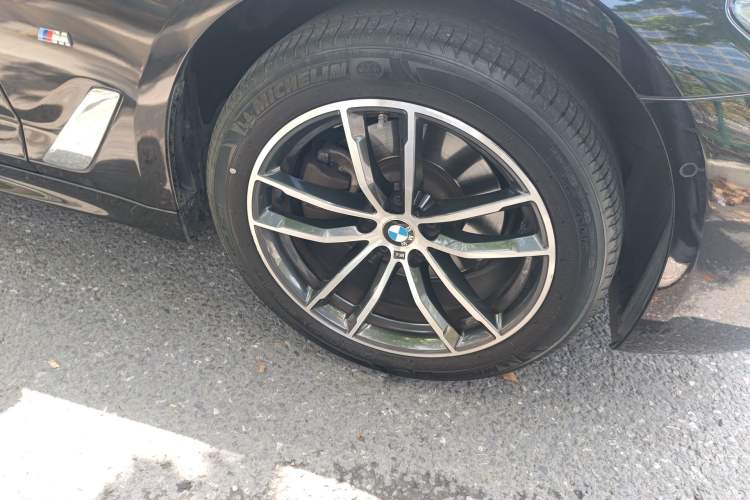 Used BMW 5 Series 2022 Second Facelift 525Li M Sport Package Right Front Wheel Hub