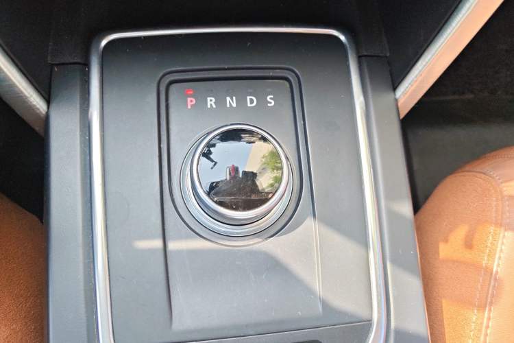 Used Land Rover Discovery Sport 2015 2.0T HSE LUXURY Gear Lever