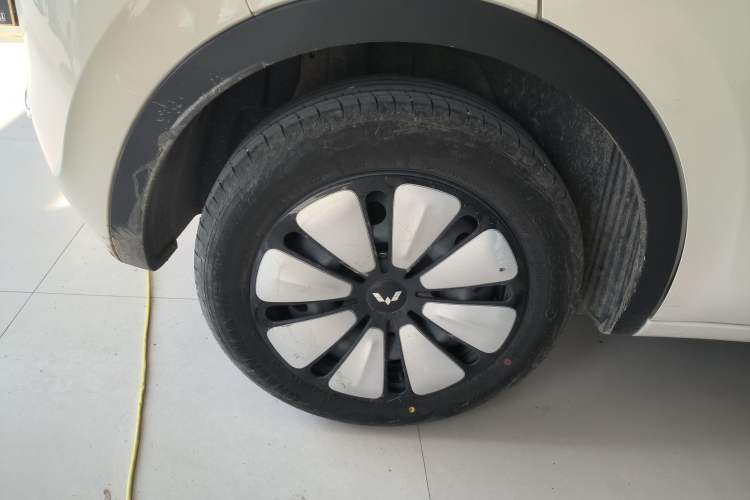 Used Wuling Bingo 2025 410 km Lingxi Deluxe Edition Right Rear Wheel Hub