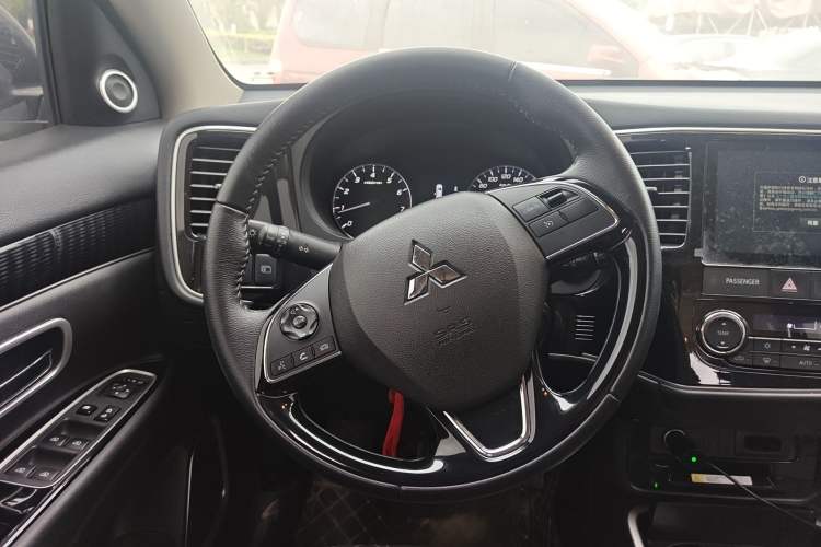 Used Mitsubishi Outlander 2021 2.0L Two-Wheel Drive Comfort Edition 5 Seats Steering Wheel