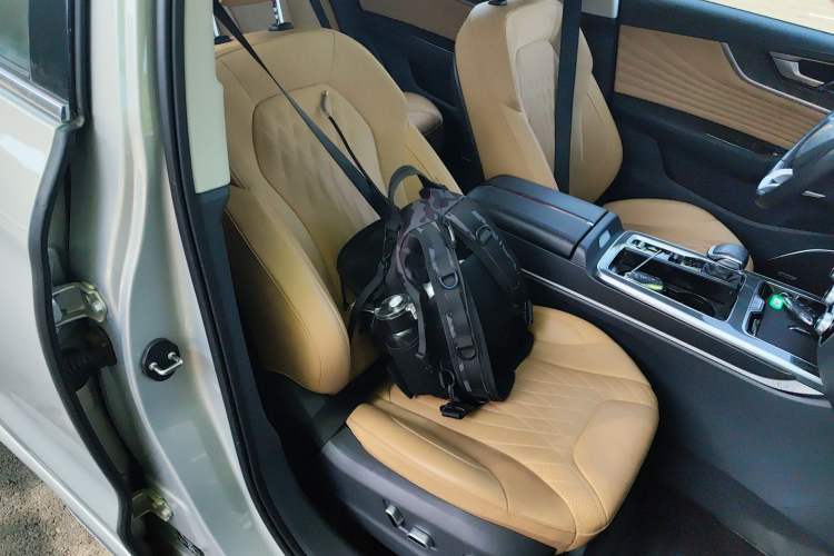 Used Hongqi HS5 2023 2.0T Four-Wheel Drive Flagship Pro Edition Right Front Seat