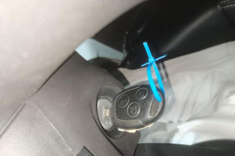 Used Ford Transit 2019 2.0T Diesel Multi-Purpose Commercial Vehicle Short Wheelbase Low Roof 6-Seater China VI Standard Vehicle Key