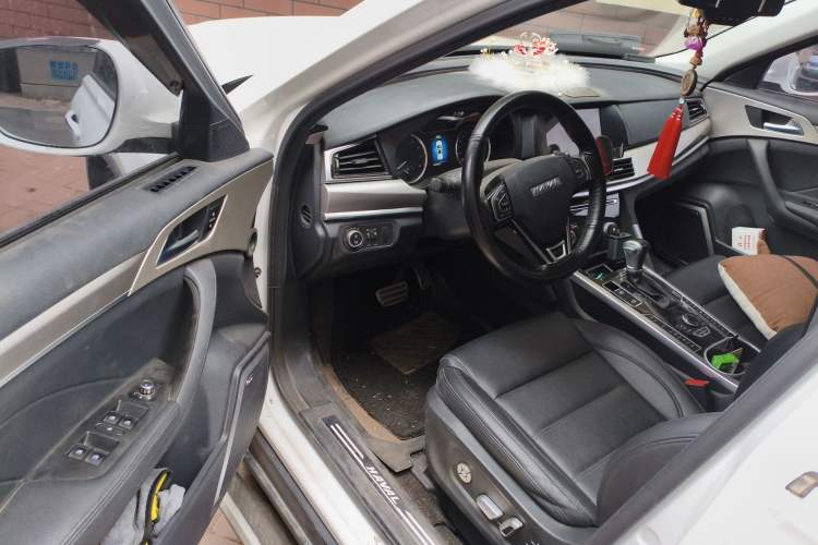 Used Haval H7 2017 Red-Label H7L 2.0T Automatic Luxury Model Interior 3