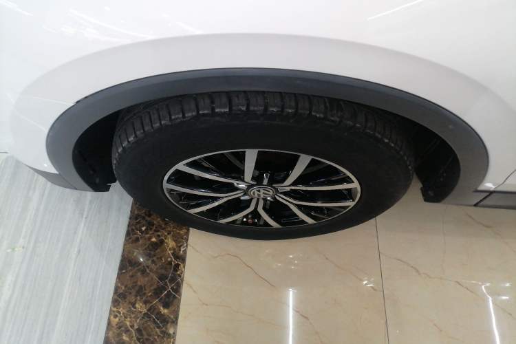 Used Volkswagen Tiguan L 2017 330TSI Automatic Two-Wheel Drive Luxury Edition
