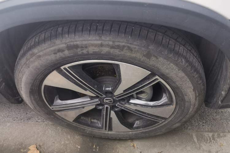 Used CHANGAN X7 PLUS 2024 1.5T Automatic Luxury Edition 5 Seats Right Front Wheel Hub