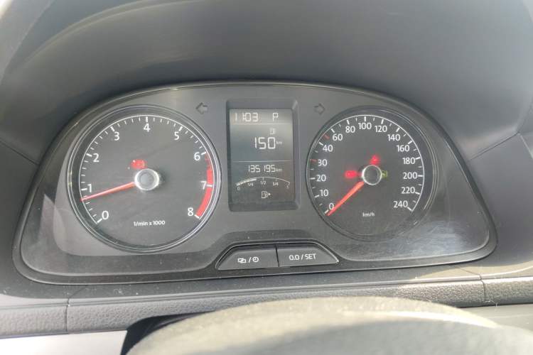 Used Volkswagen Lavida 2015 1.6L Automatic Fashion Edition Odometer Close Up