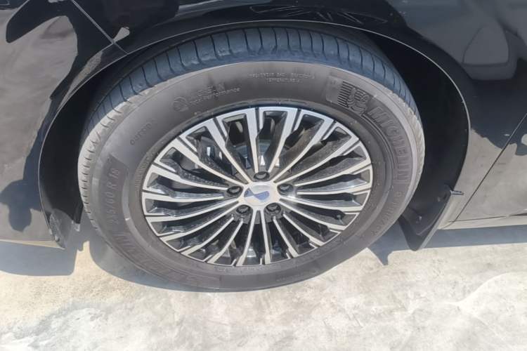 Used Denza D9 2024 DM-i 980 Four-Wheel Drive Prestige Model

