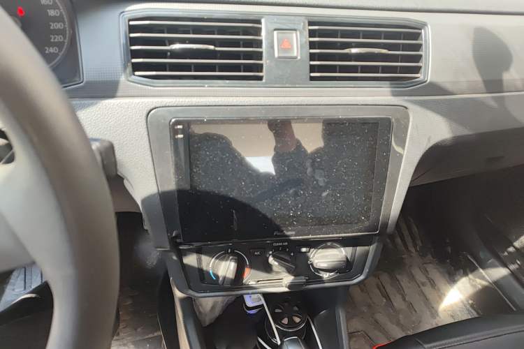 Used Volkswagen Santana 2021 1.5L Automatic Fashion Edition Audio And AC Panel