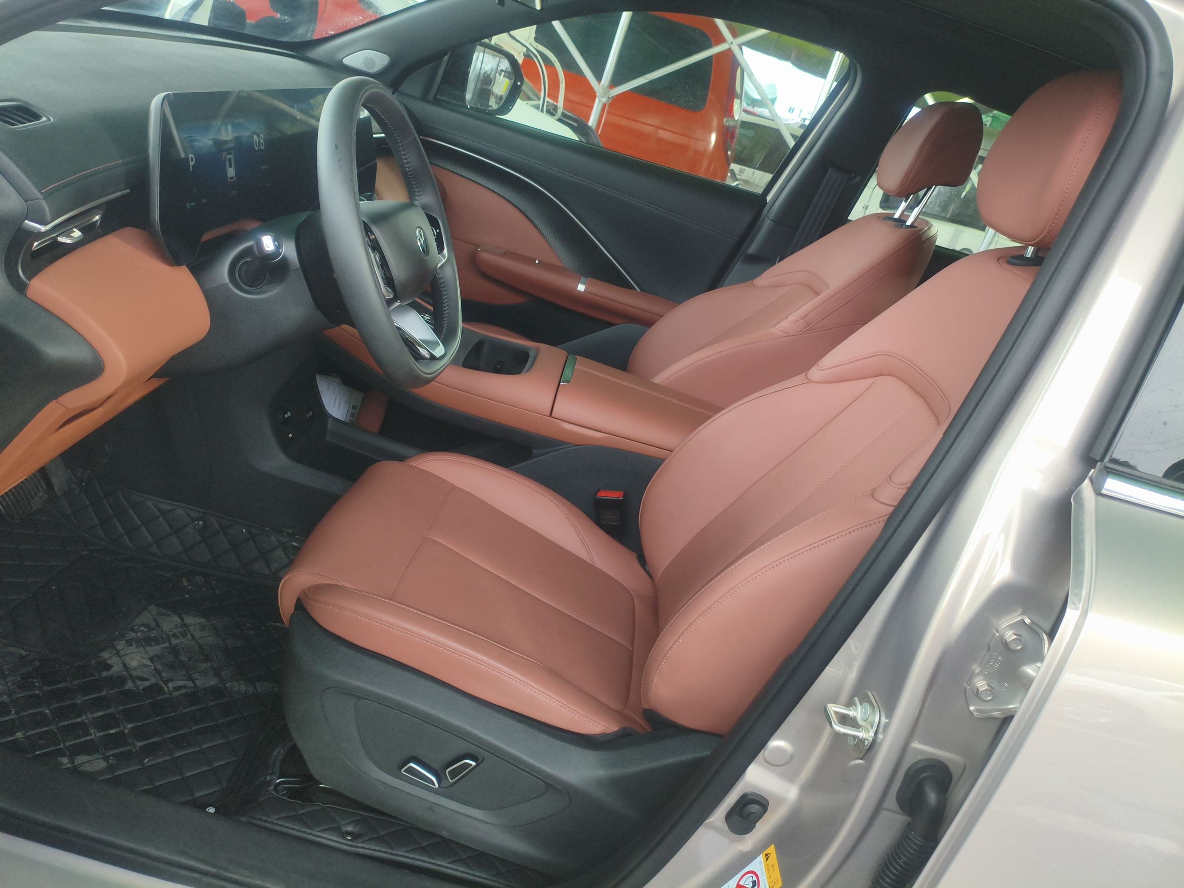 Переднее сиденье в автомобиле