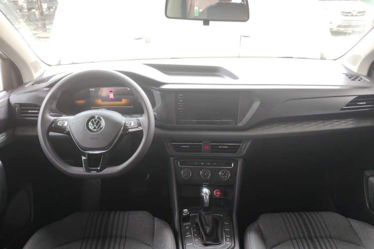 Used Volkswagen Tharu 2022 280TSI Two-Wheel Drive Trend Edition Center Console