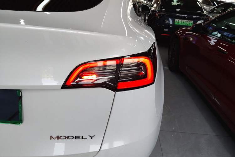 Used Tesla Model Y 2023 Rear-Wheel-Drive Version Right Rear Taillight