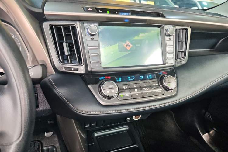 Used Toyota RAV4 2015 2.0L CVT Two-Wheel Drive Fashion Edition