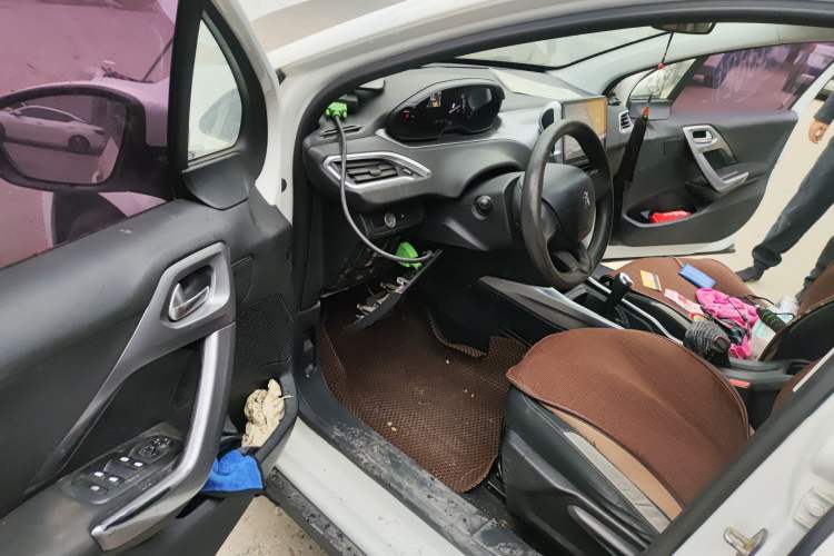 Used Peugeot 2008 2015 1.6L Automatic Playcool Edition Driver Seat