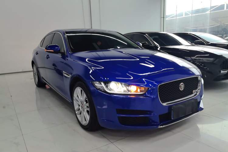 Used Jaguar XEL 2019 2.0T 200 PS Deluxe Edition Front Right 45 Deg