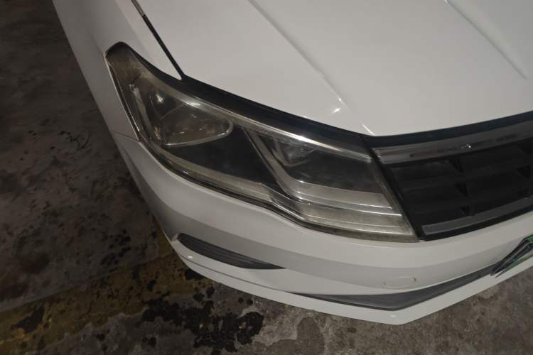 Used Volkswagen Jetta 2017 1.5L Automatic Fashion Model Right Front Headlight