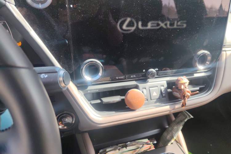 Used Lexus ES 2025 200 Premium Edition Audio And AC Panel