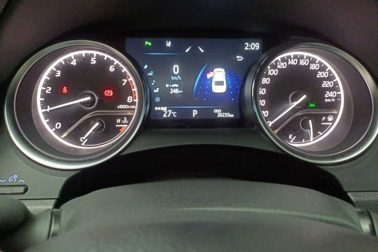 Used Toyota Camry 2021 2.0G Luxury Edition Odometer Close Up