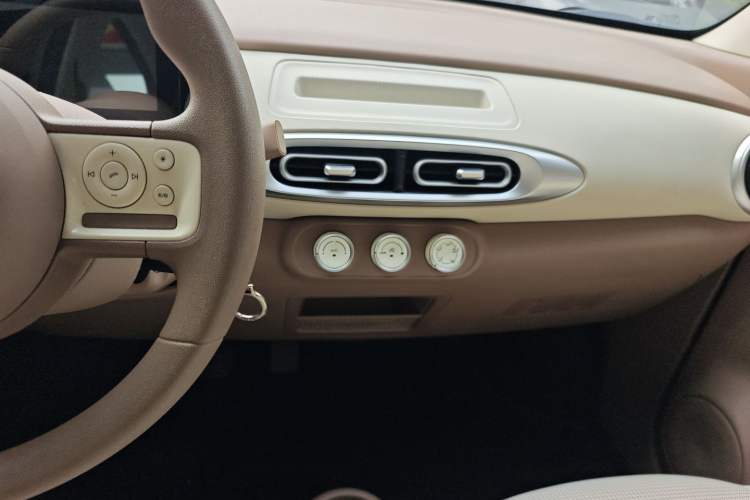 Used Wuling Hongguang MINIEV 2025 Four-Door Version Premium Edition Audio And AC Panel