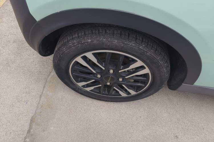 Used Chery Little Ant 2022 Revised Version Sweet Pink Edition Half-Sugar Version Lithium Iron Phosphate 30.7 kWh 30 kW 301 km Exterior 5