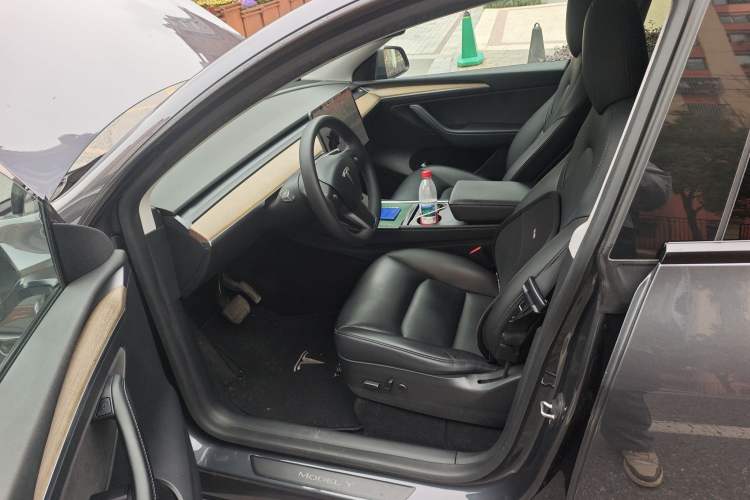 Used Tesla Model Y 2021 Long-Range All-Wheel-Drive Version