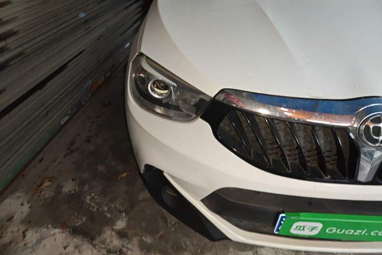 Used Brilliance V3 2016 1.5L Automatic Smart Version Right Front Headlight