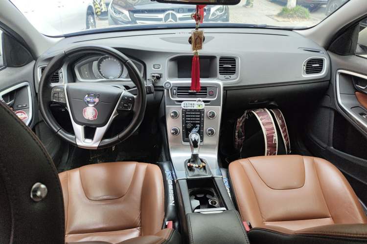 Used Volvo S60 2017 S60L T4 Smart Range Edition Center Console