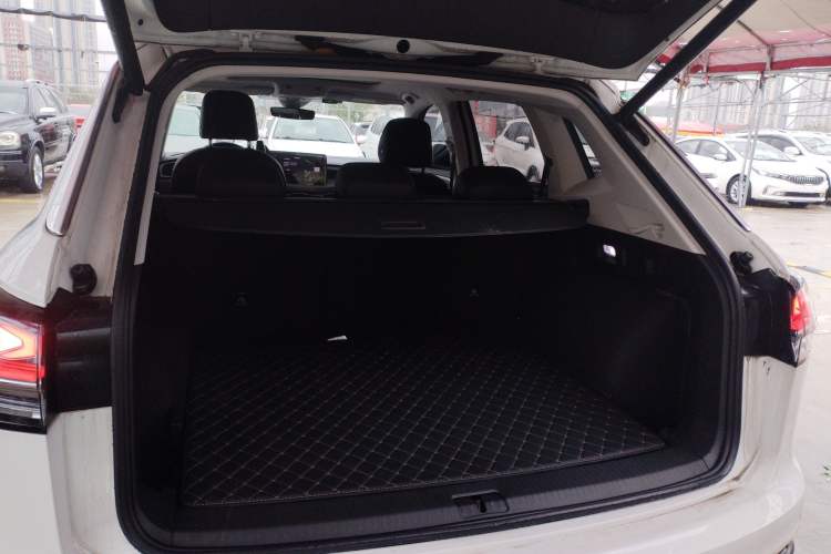 Used Volkswagen Tayron 2024 300TSI Two-Wheel-Drive Luxury Plus Advanced Version Trunk