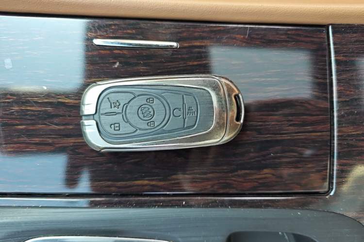 Used Buick LaCrosse 2018 28T Luxury Model
