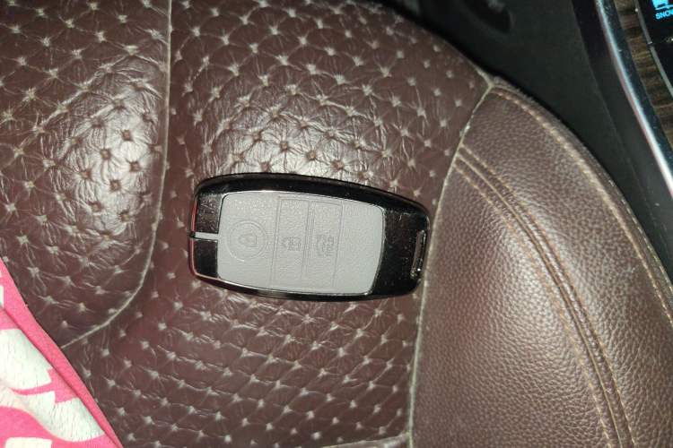 Used Land X7 2015 2.0T Panoramic Prestige Edition Vehicle Key