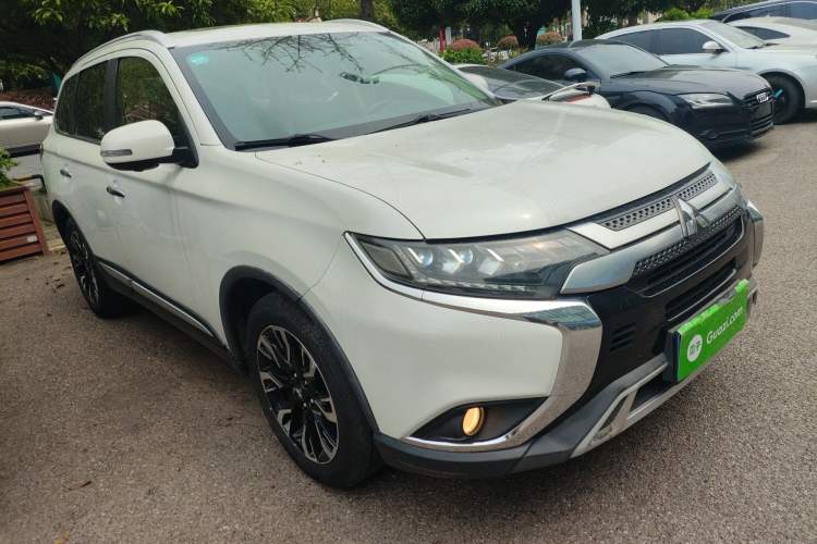 Used Mitsubishi Outlander 2019 2.4L 4x4 Zhi Xiang Edition 7 Seats China VI Standard Front Right 45 Deg