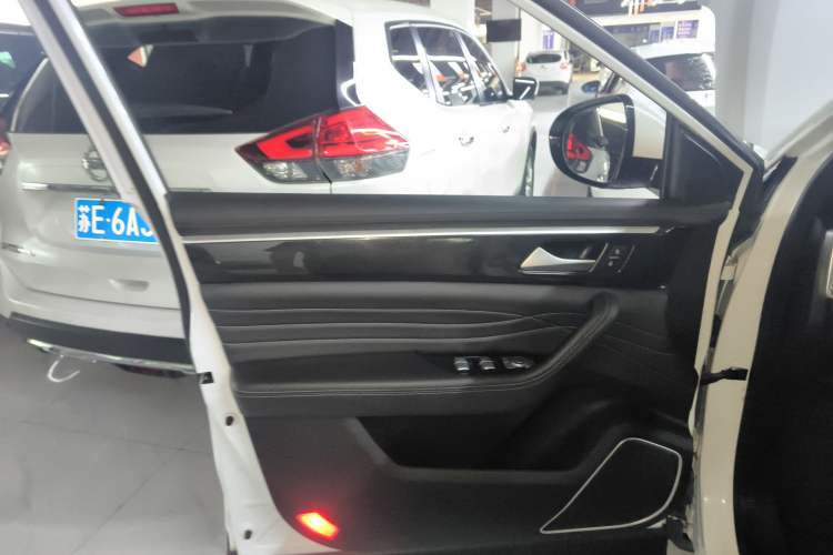 Used Dongfeng Fengon ix7 2020 2.0 TGDI Automatic Two-Wheel Drive Urban Luxury Edition
