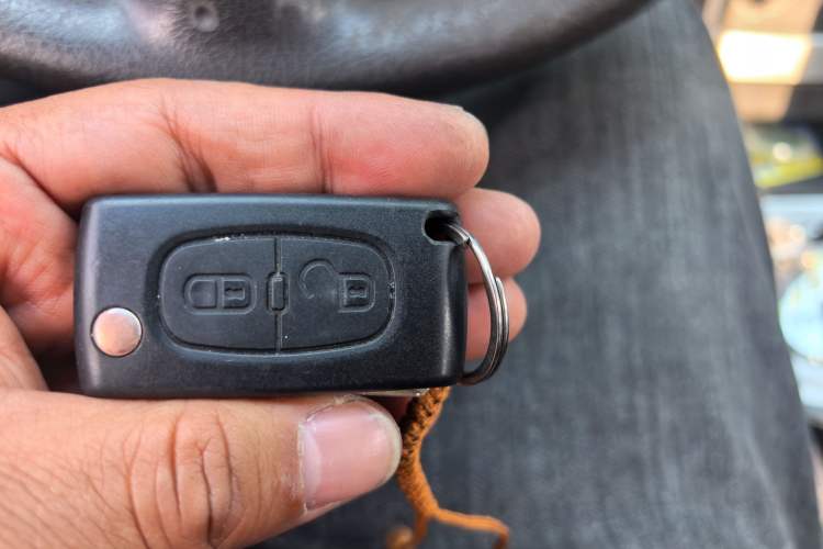 Used Peugeot 307 2010 Hatchback 1.6L Automatic Comfort Edition Vehicle Key