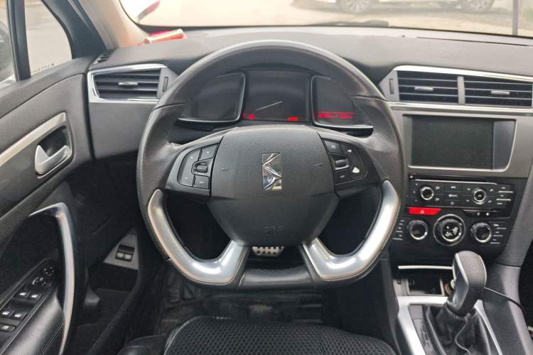 Used DS 6 2014 1.6T Luxury Edition THP200